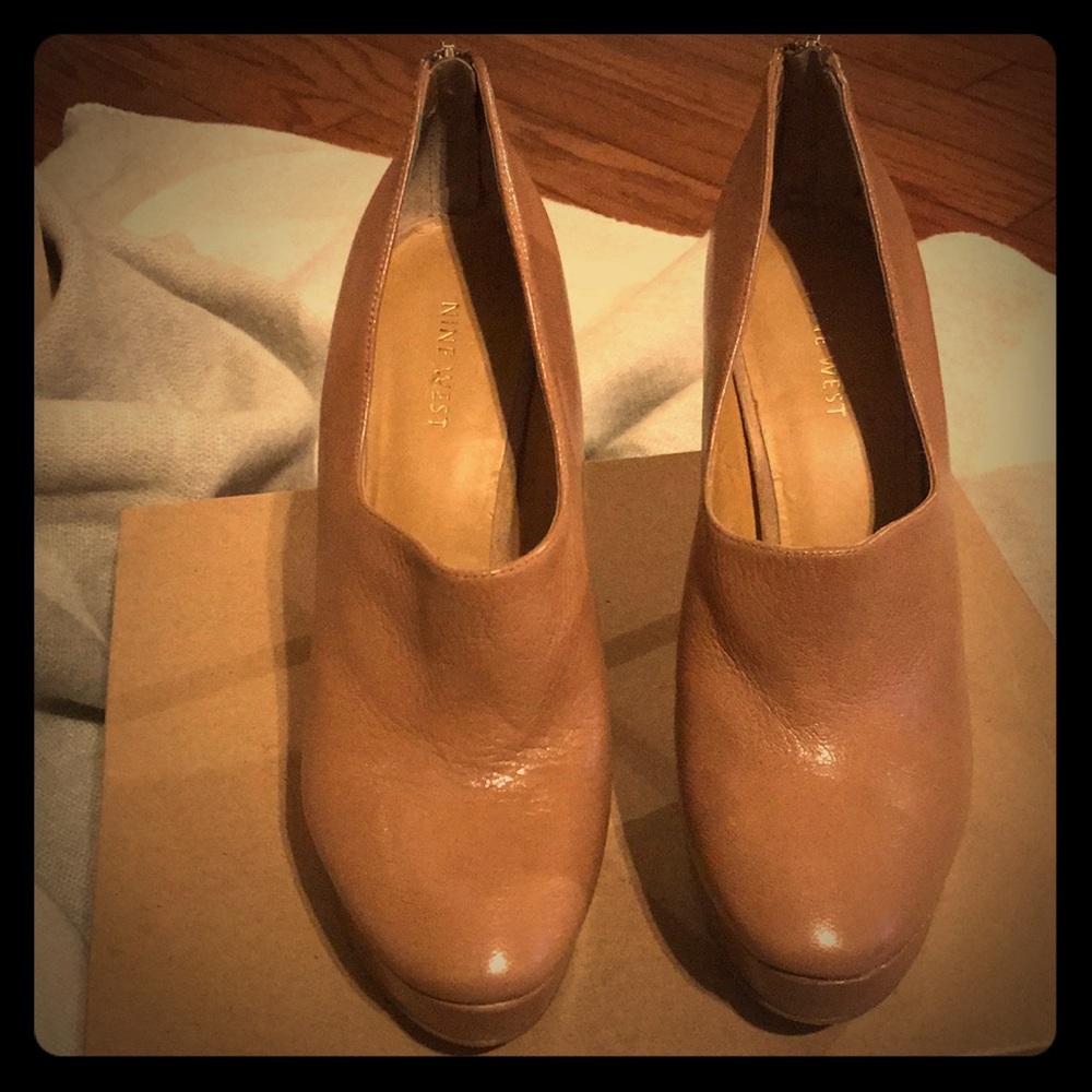 8 1/2 Tan platform Nine West heels